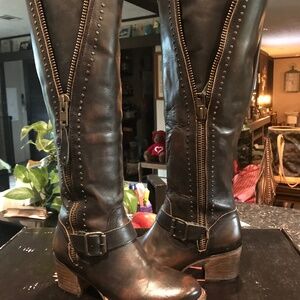 Freebird by Steven Carson Tall Studded Boot 7 Beautiful rich black- brown color